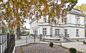 Red Baron Hotel & Restaurant